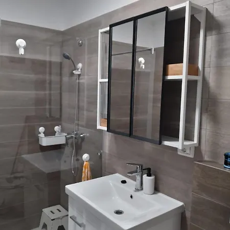 In Complex Rezidential Cu Parcare In Curte