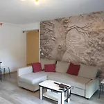 Διαμέρισμα In Complex Rezidential Cu Parcare In Curte *